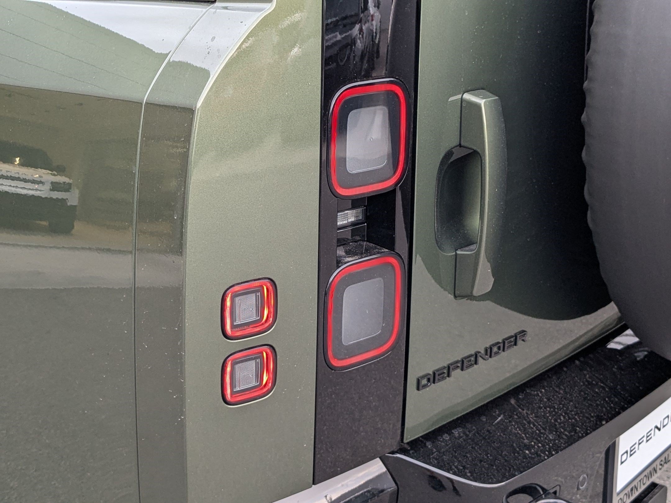 New 2026 Woolstone Green Land Rover P400 X-Dynamic SE image 11