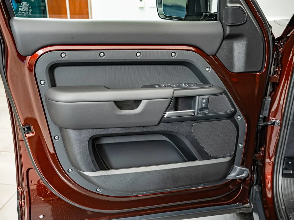 New 2026 Sedona Red Metallic Land Rover X-Dynamic SE image 19