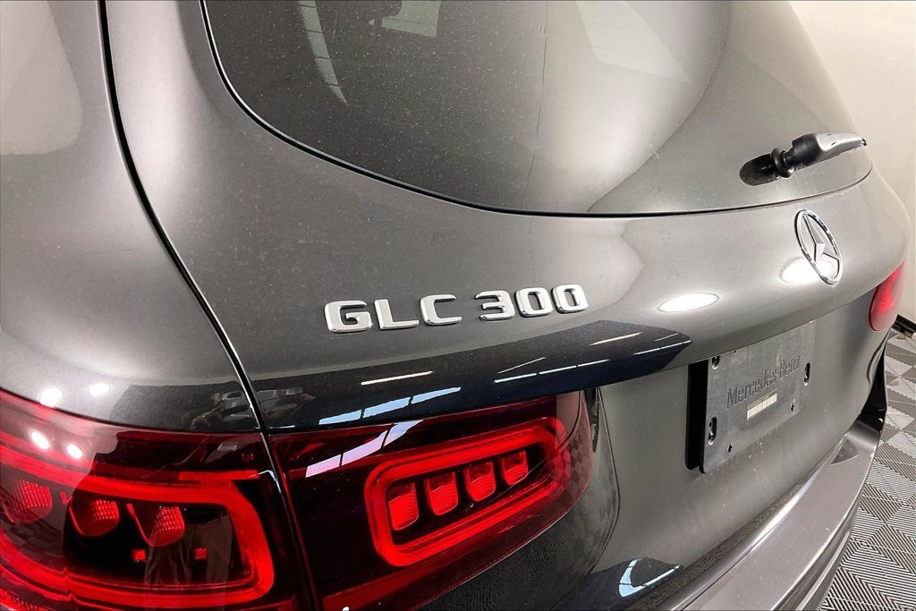 Used 2022 Black Mercedes-Benz GLC 300 image 20