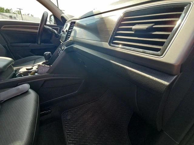Used 2019 Black Volkswagen SEL image 31