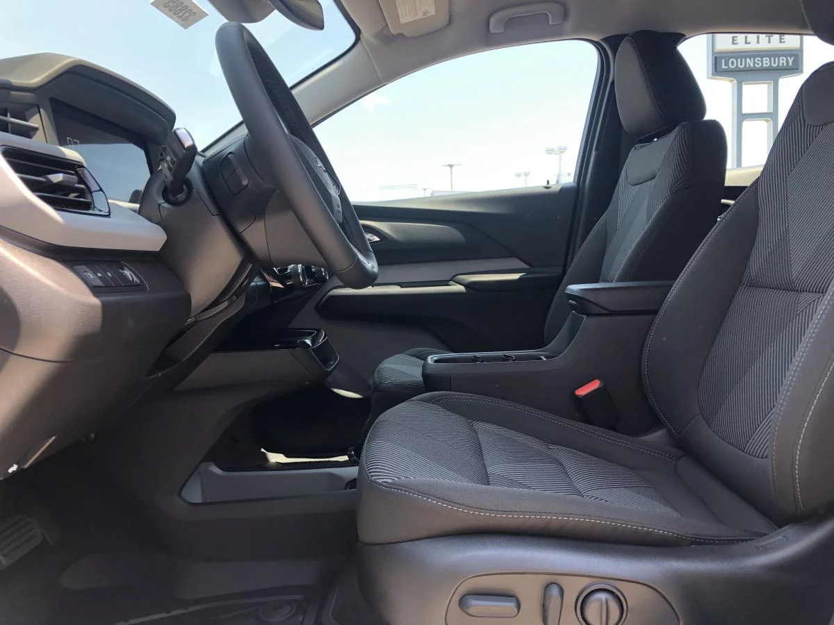 New 2027 White Chevrolet Fwd 4dr Lt image 9