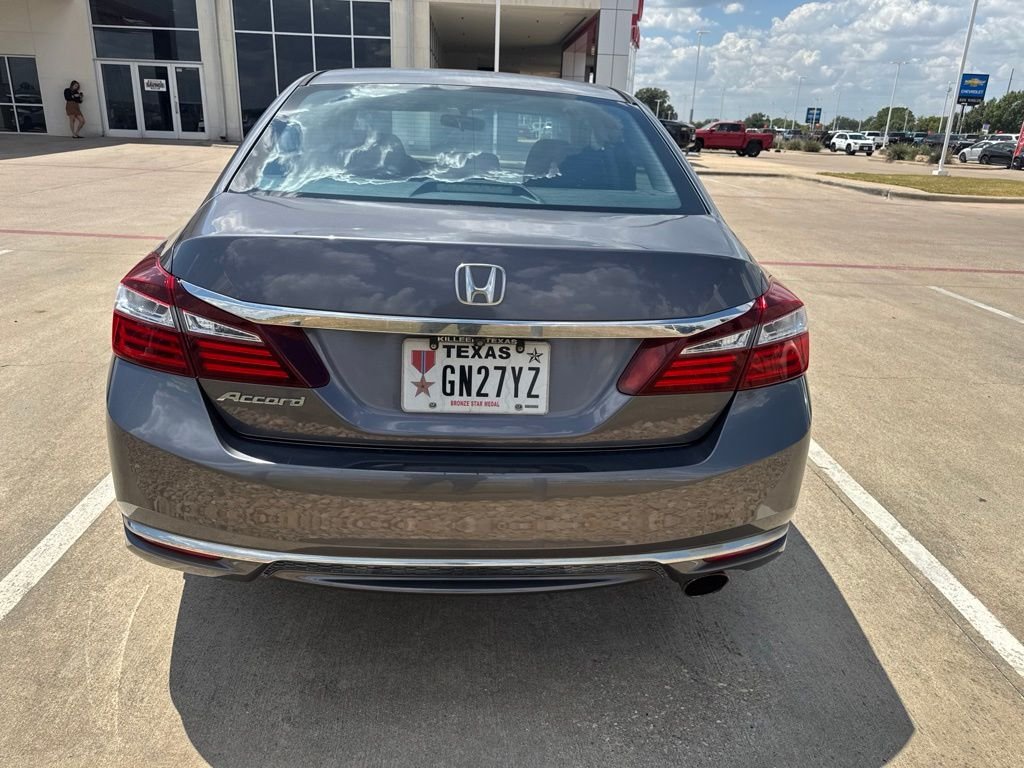 Used 2016  Honda LX image 7