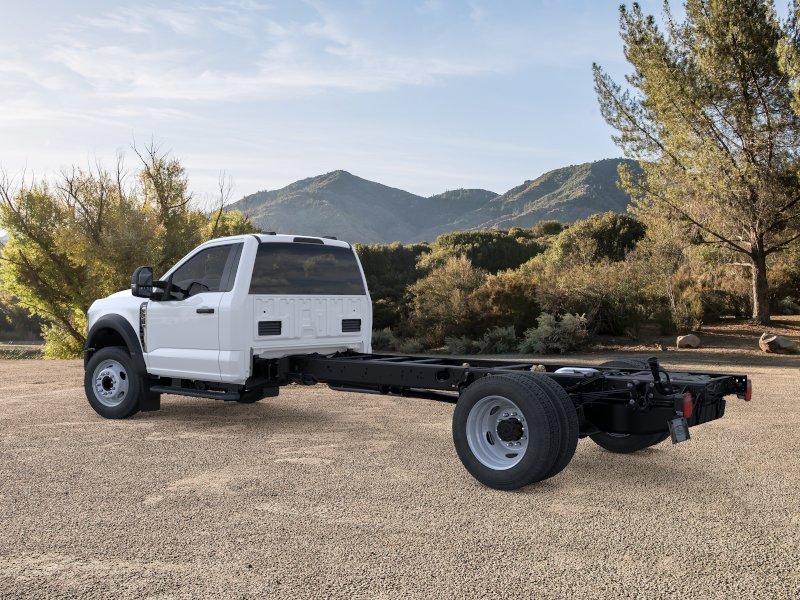 2025 Ford F-550 Super Duty Chassis Cab XLT - Photo 26