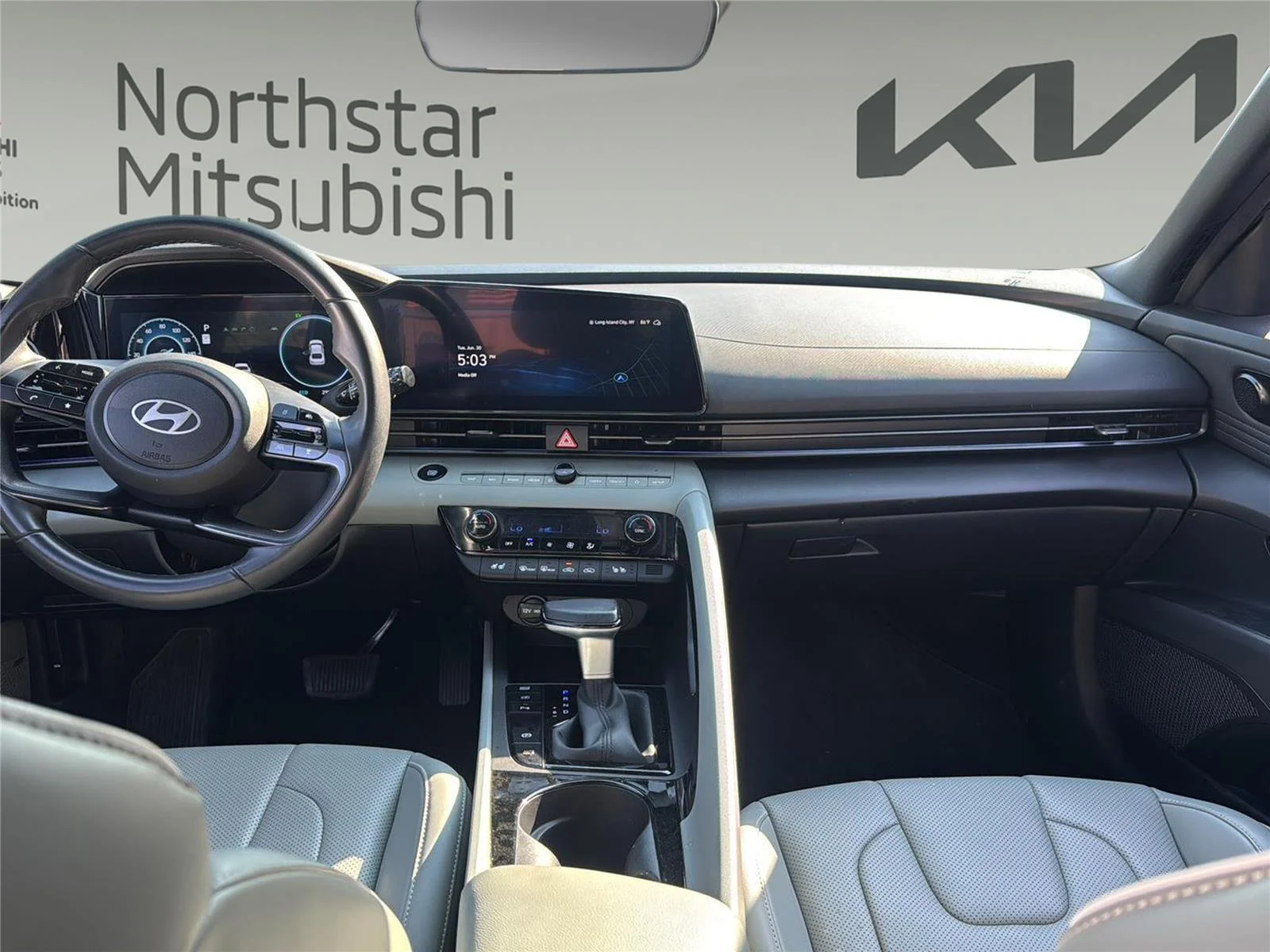 Used 2024 Fluid Metal Hyundai Limited image 9