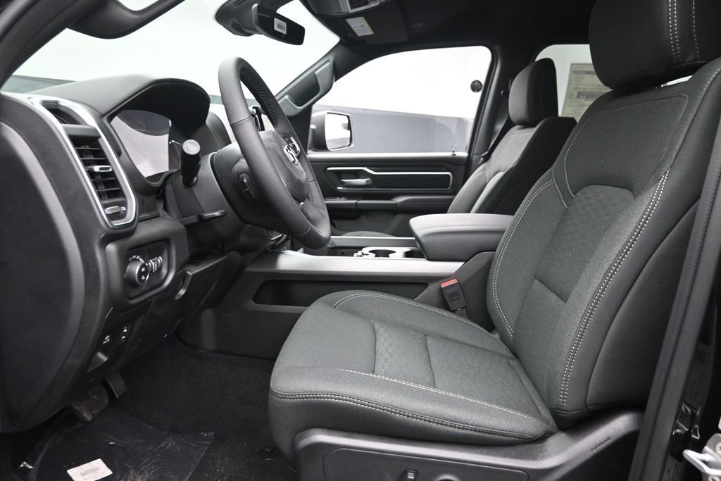 New 2026 Diamond Black Crystal Pearl-Coat Exterior Paint RAM Big Horn/Lone Star image 16