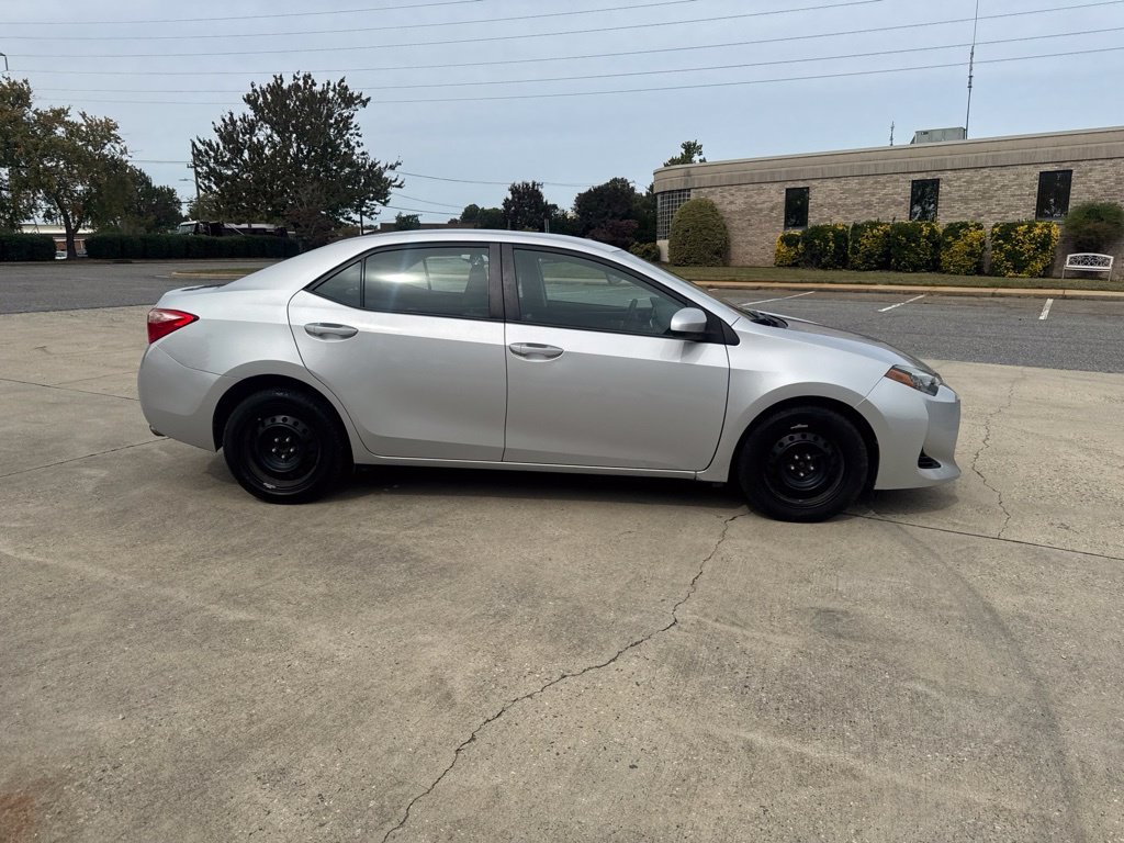 Used 2017 Silver Toyota LE image 10