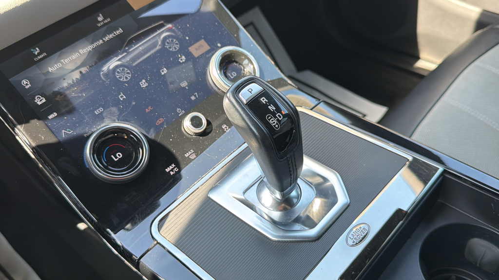 Used 2022 Black Land Rover Dynamic image 23