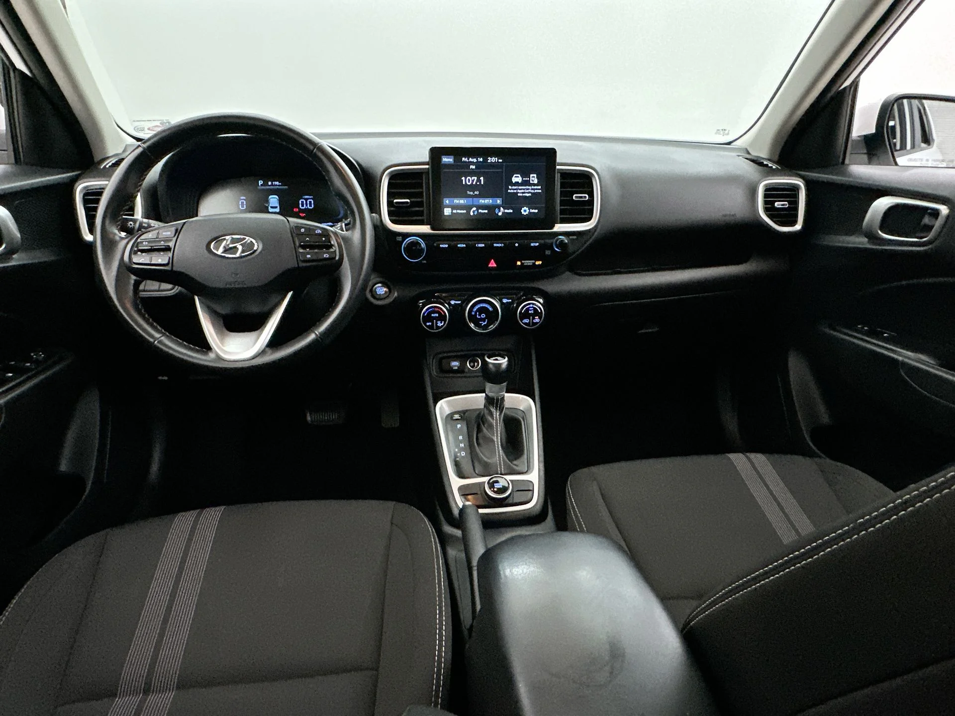 Used 2025 White Hyundai SEL image 2