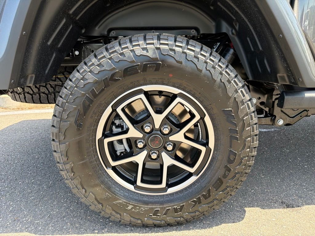 New 2026 Granite Crystal Metallic Clear-Coat Exterior Paint Jeep Shadow Ops image 9