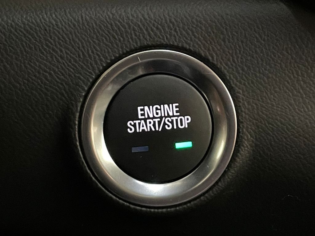 Used 2022 White GMC SLT image 28