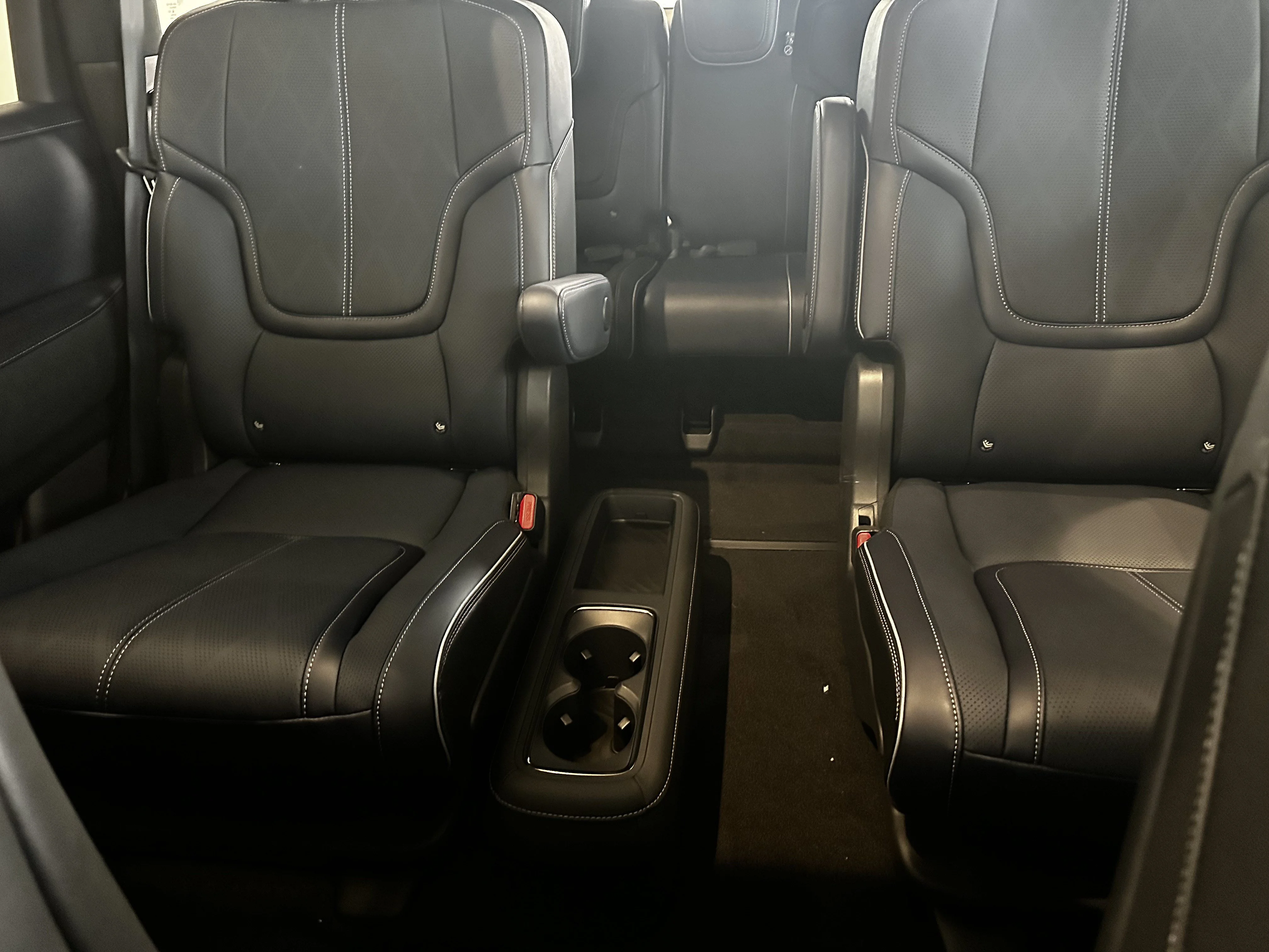 New 2027 2T RADIANT WHIT INFINITI Sport 4WD image 15