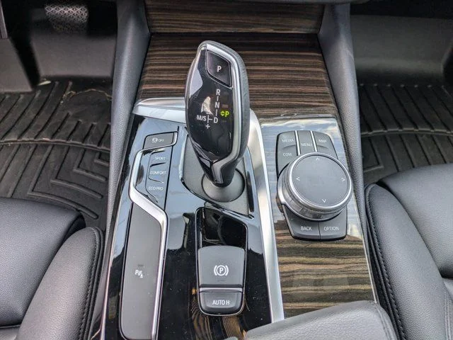 Used 2020 Blue Metallic BMW 530i xDrive image 19