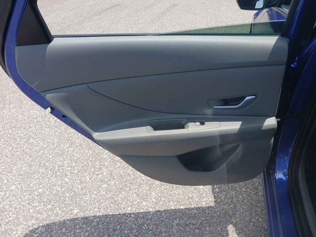Used 2025 Blue Hyundai SEL Sport image 14