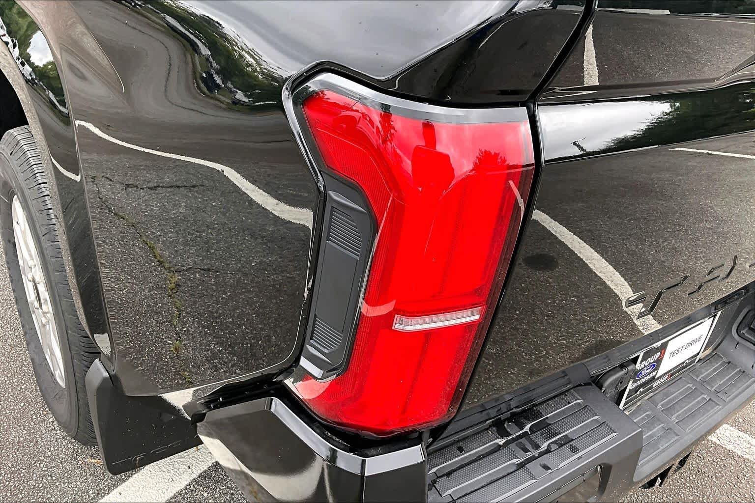 2025 Toyota Tacoma SR5 - Photo 27