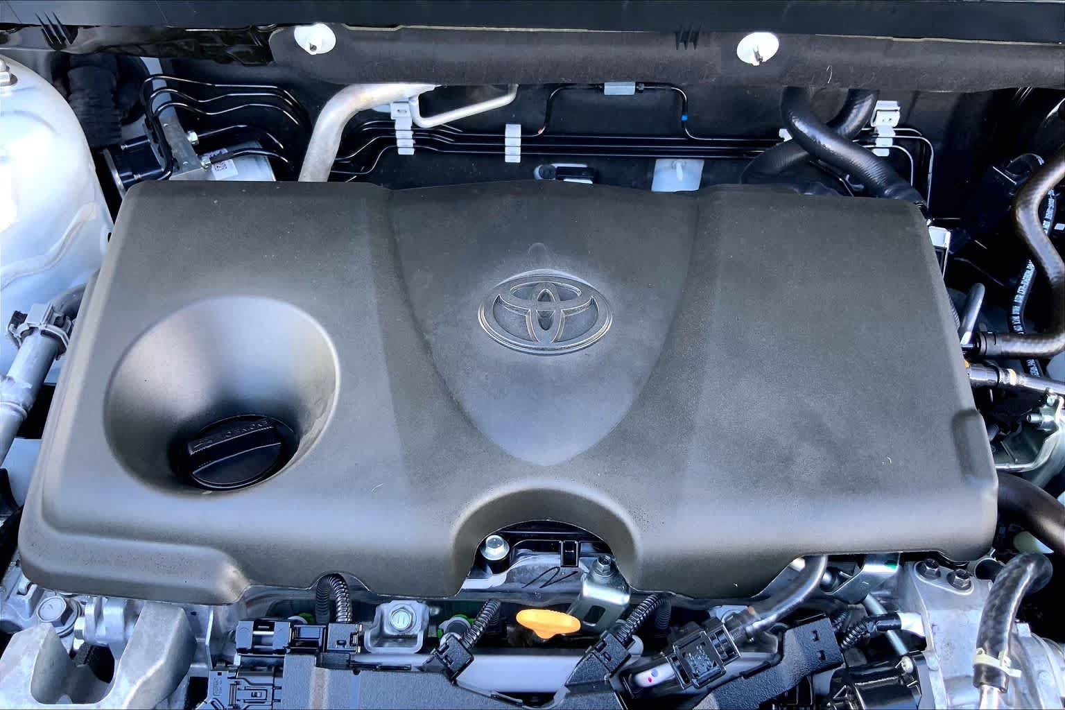 Used 2025 Ice Cap Toyota XLE image 32