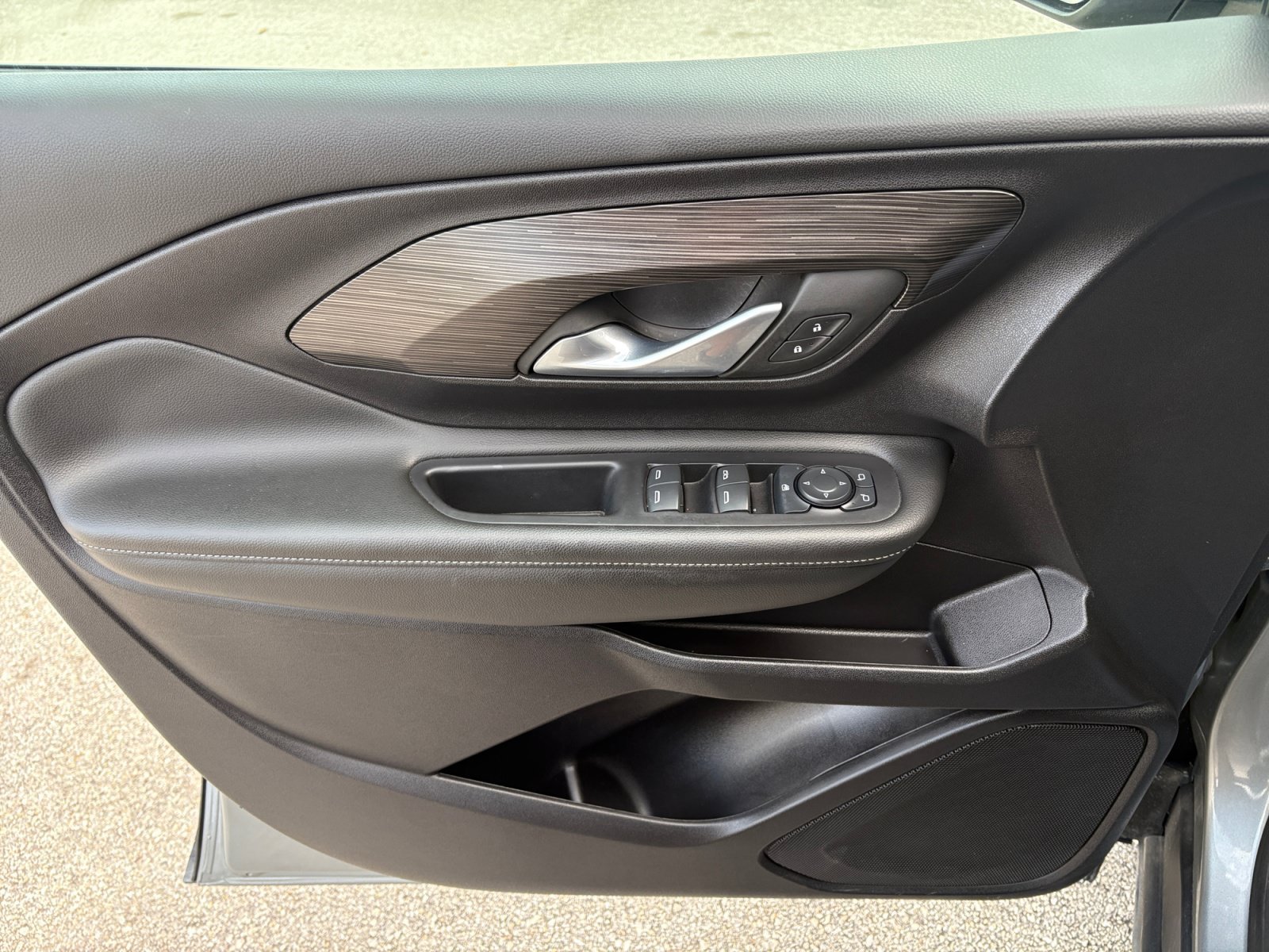 Used 2024 Sterling Metallic GMC SLE image 24