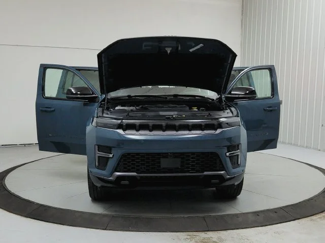 New 2026 Steel Blue Exterior Paint Jeep Limited Reserve image 11