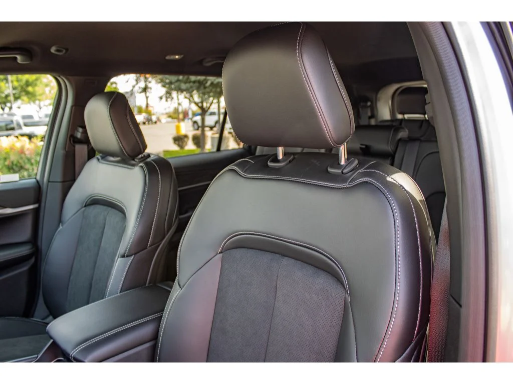 New 2026 Silver Zynith Exterior Paint Jeep Laredo Altitude image 34