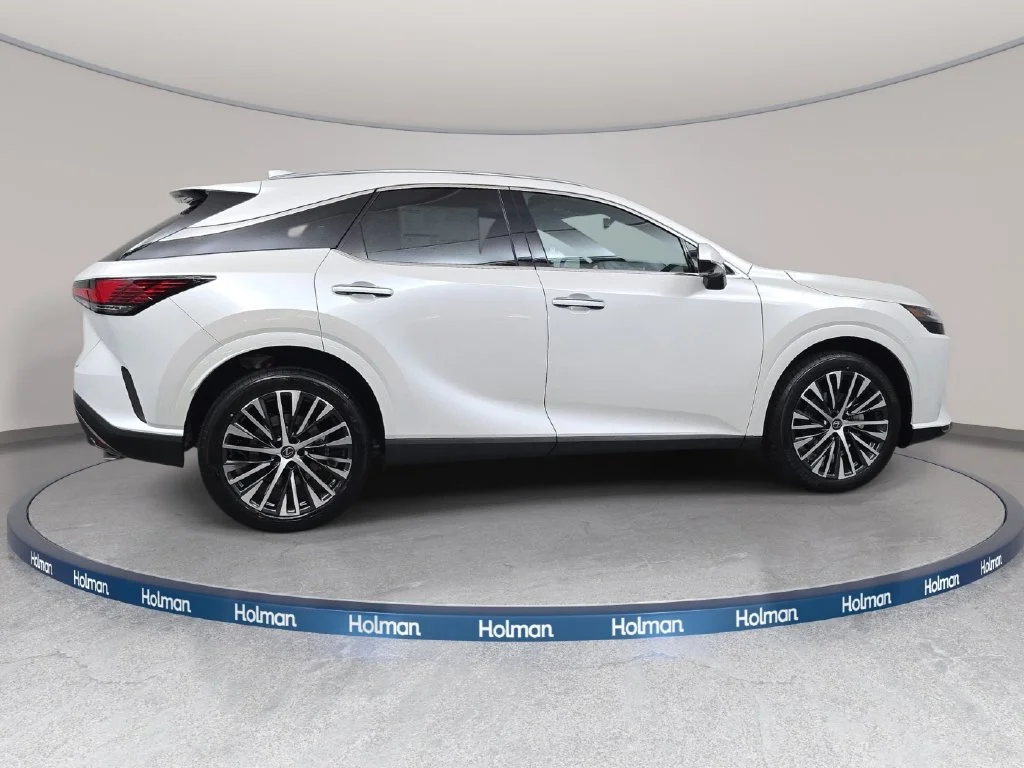 New 2026 Eminent White Pearl Lexus PREMIUM PLUS image 4