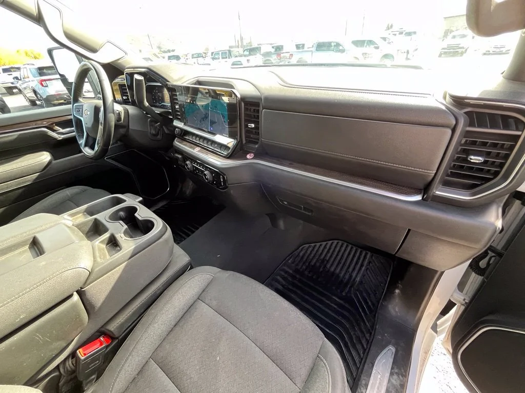 Used 2025 Summit White Chevrolet LT image 19
