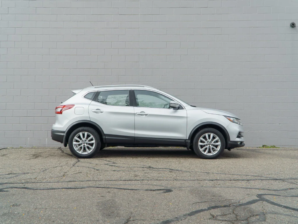 Used 2020 Brilliant Silver Metallic Nissan SV image 8