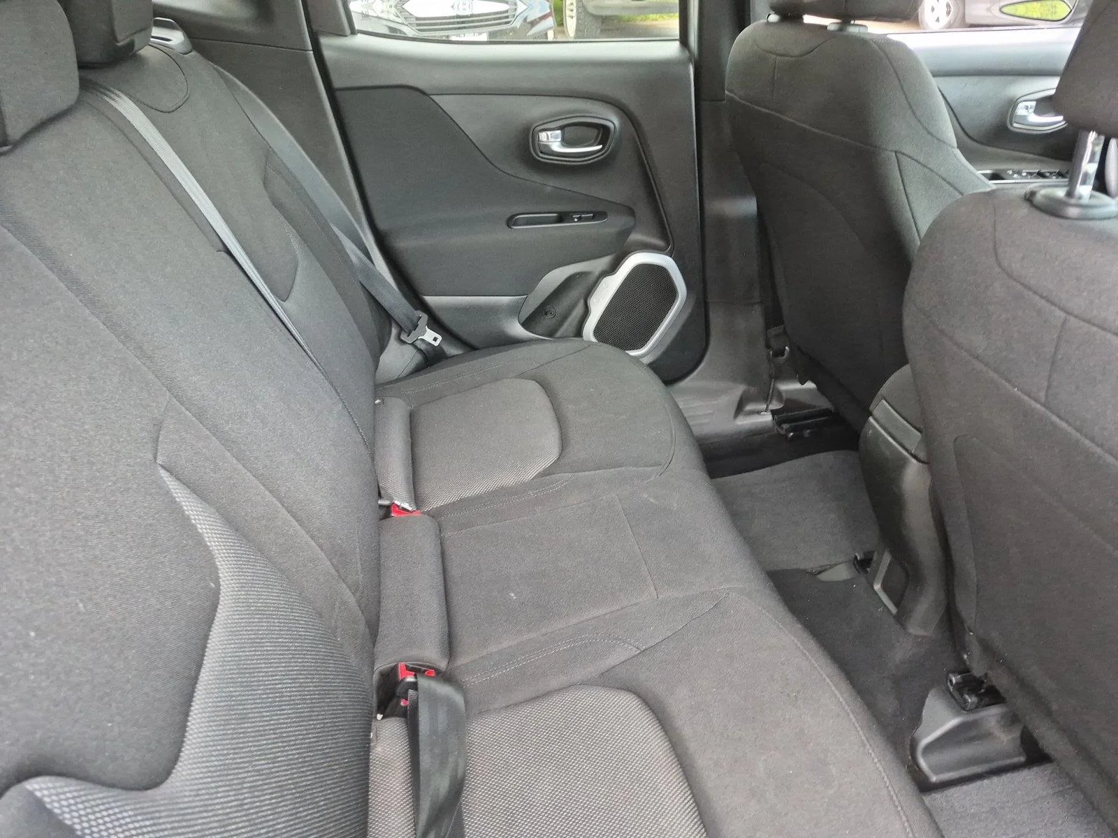 Used 2018 Glacier Metallic Jeep Sport image 33