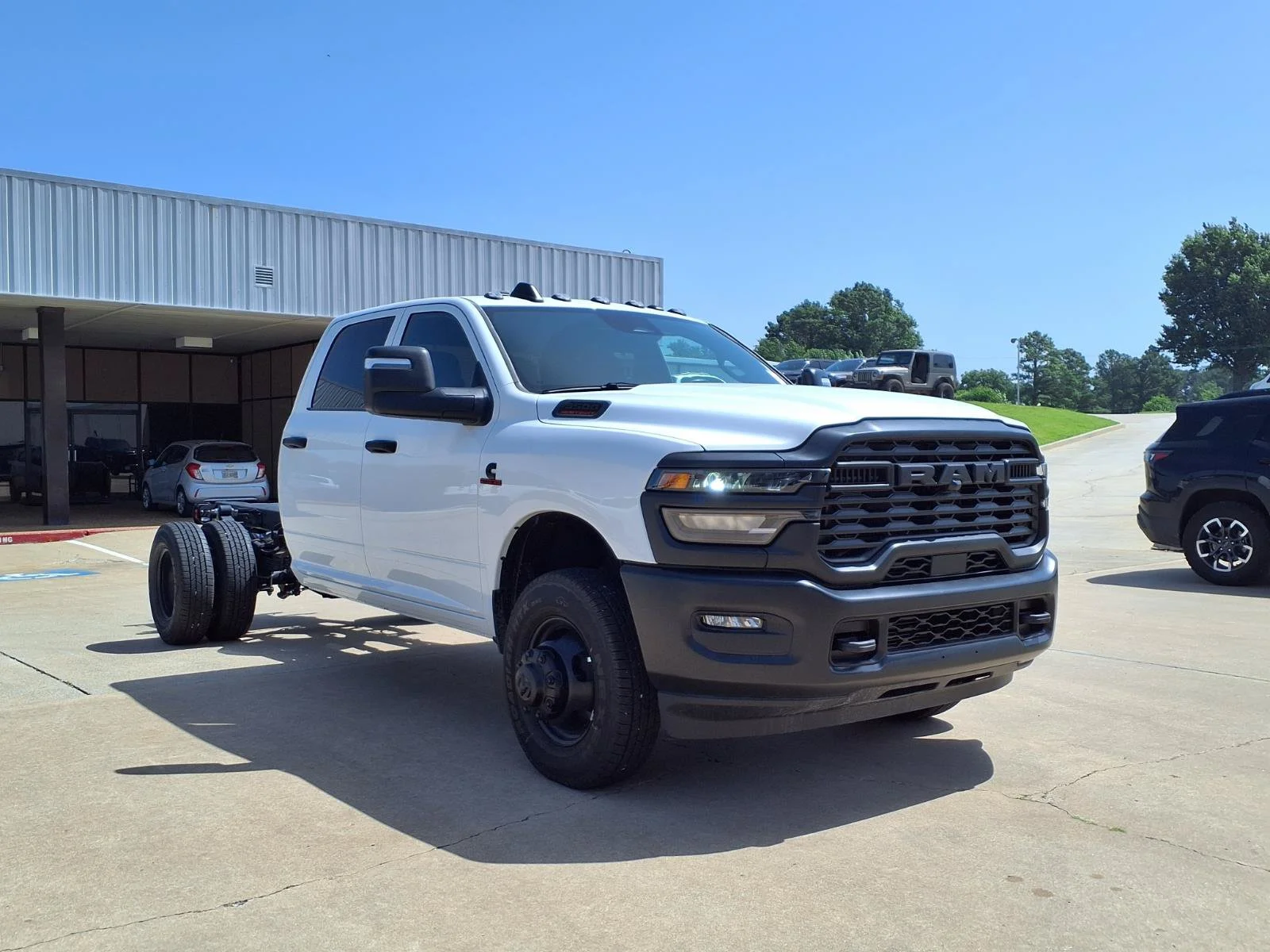 New 2026 Bright White Clear-Coat Exterior Paint RAM Tradesman image 19