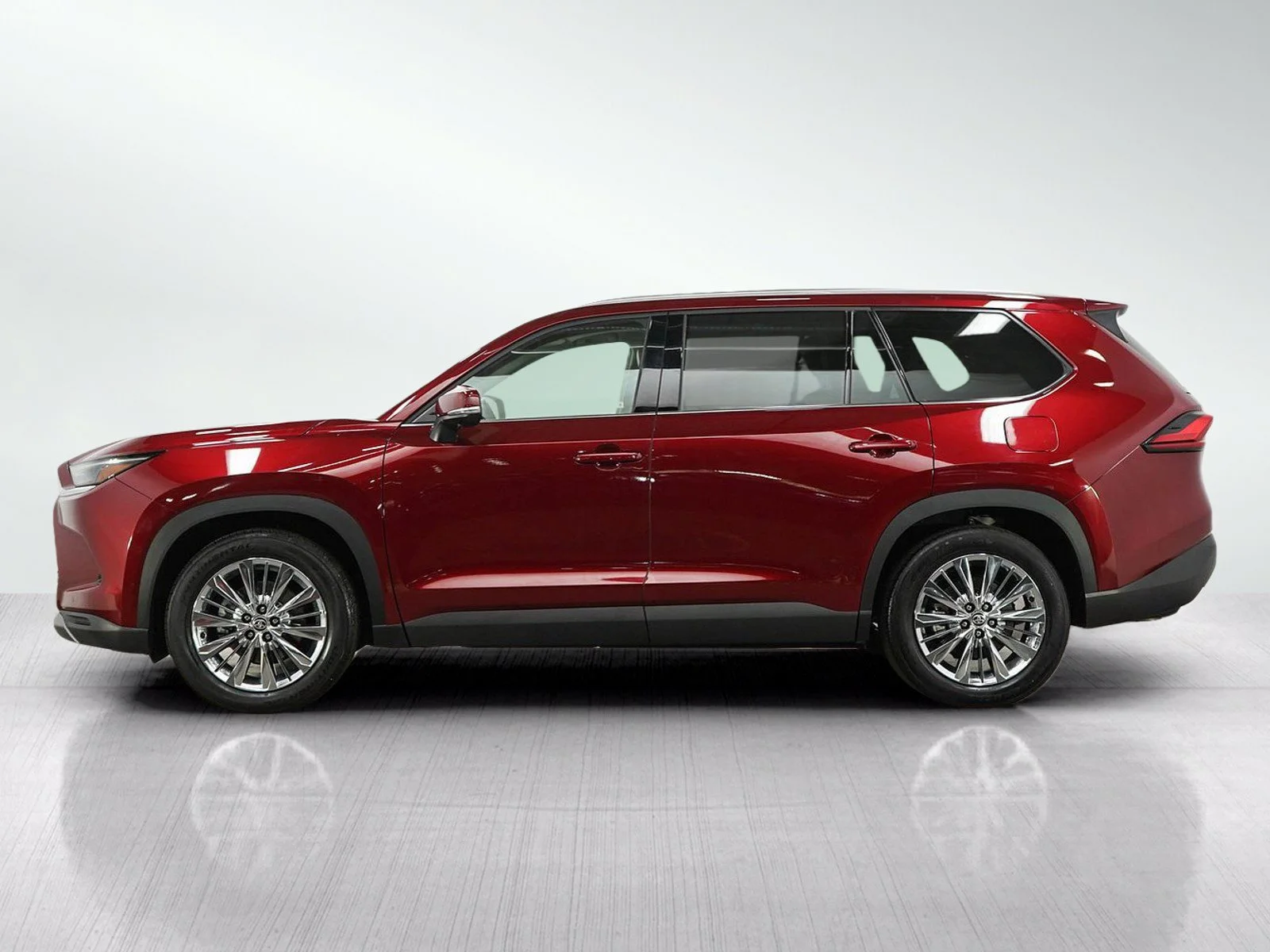 Used 2024 Toyota Grand Highlander Platinum with VIN 5TDAAAB57RS046869 for sale in Roseville, Minnesota