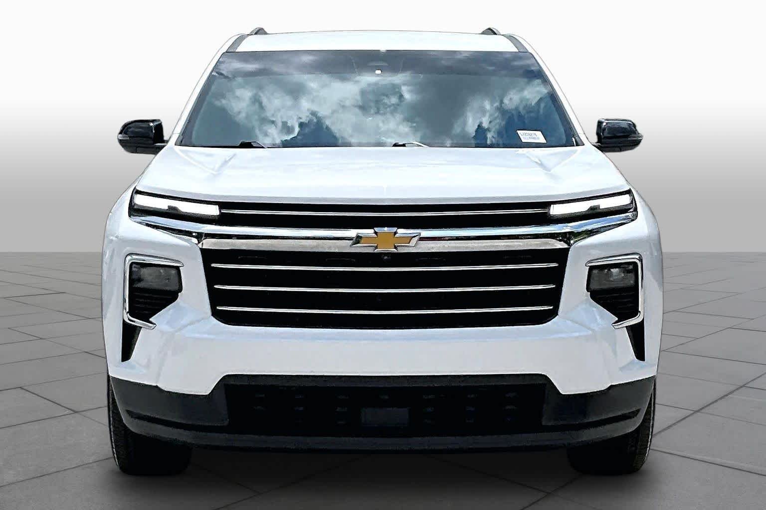 Used 2025 Summit White Chevrolet FWD LT image 4