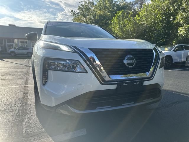 Used 2023 White Nissan SL image 11