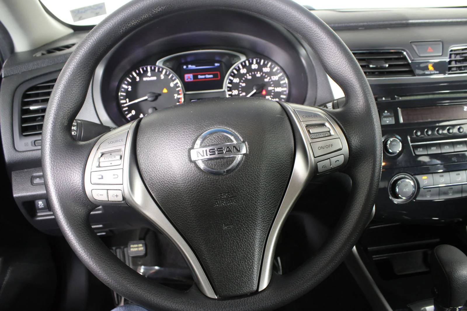 Used 2014 Red Nissan 2.5 S image 16