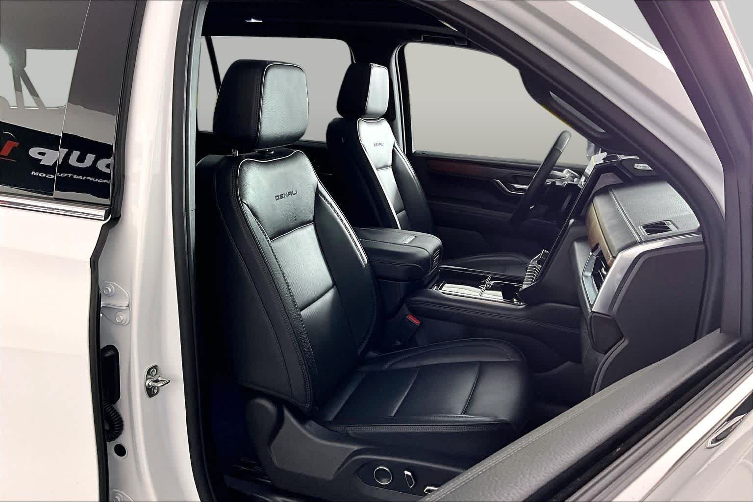 2026 GMC Yukon XL Denali - Photo 9