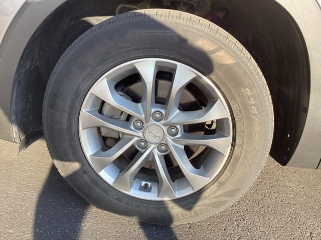 Used 2019 Gray Hyundai SE image 5