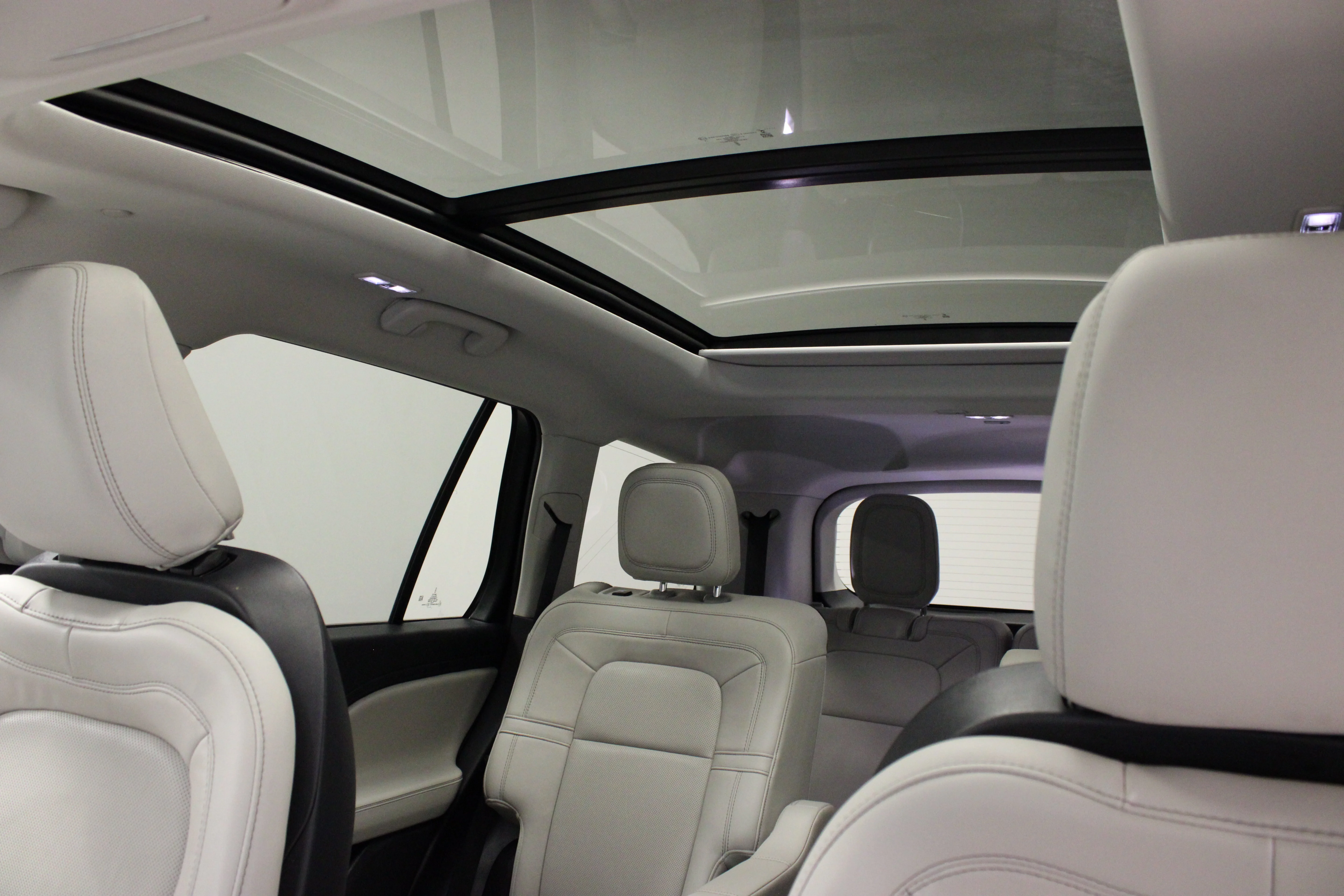 Used 2025 Ceramic Pearl Metallic Tri-Coat Lincoln Reserve image 10