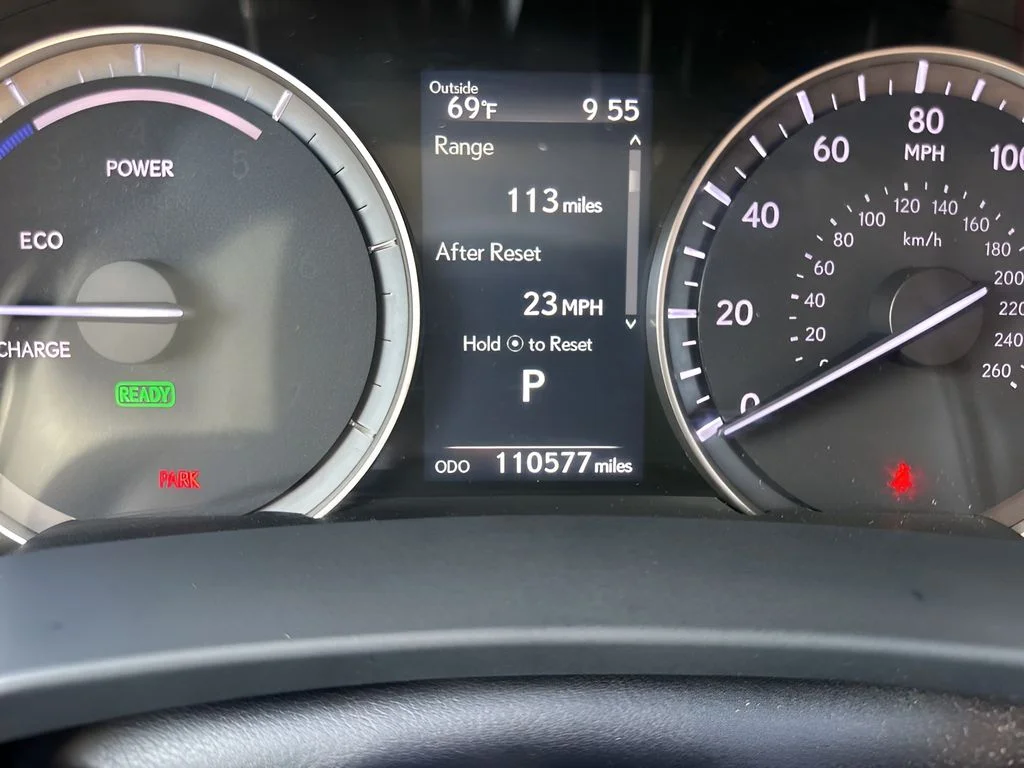 Used 2018 White Lexus 450h image 23