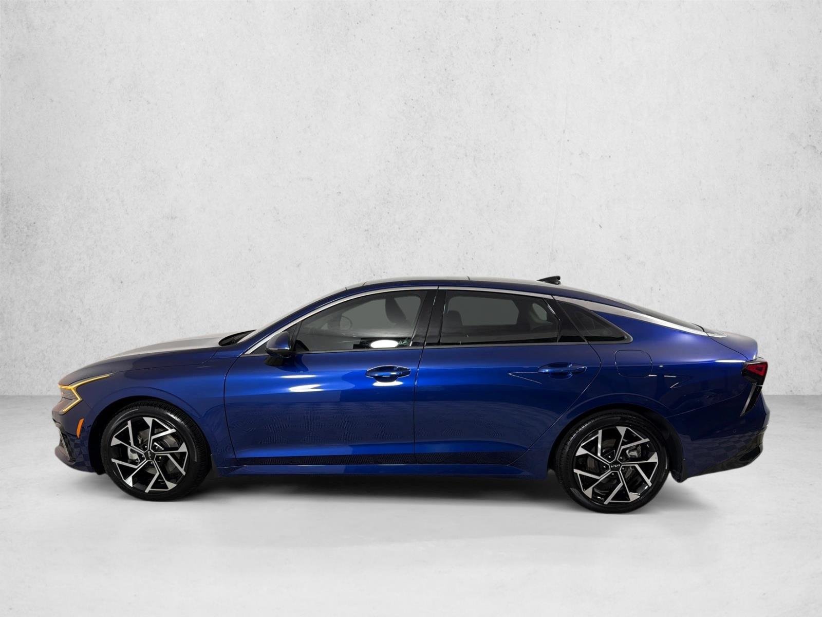 Used 2025 Yacht Blue Kia EX image 8