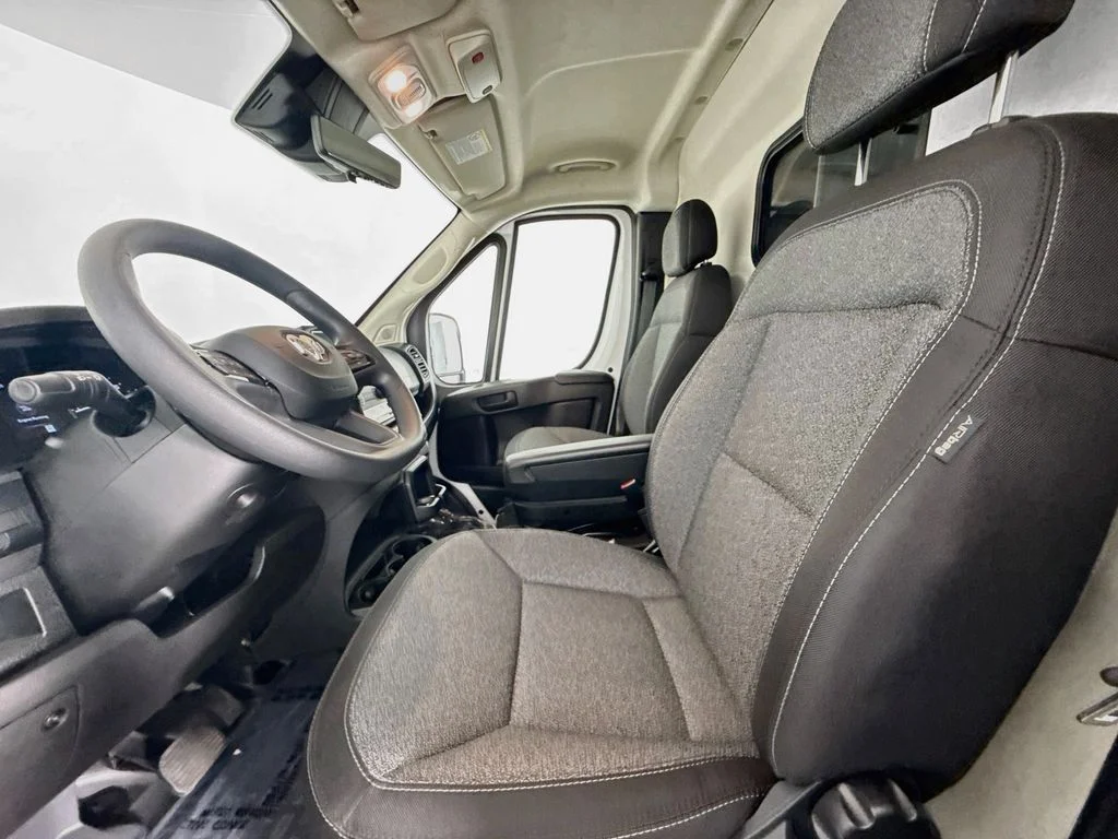 Used 2025 White Ram Base image 20
