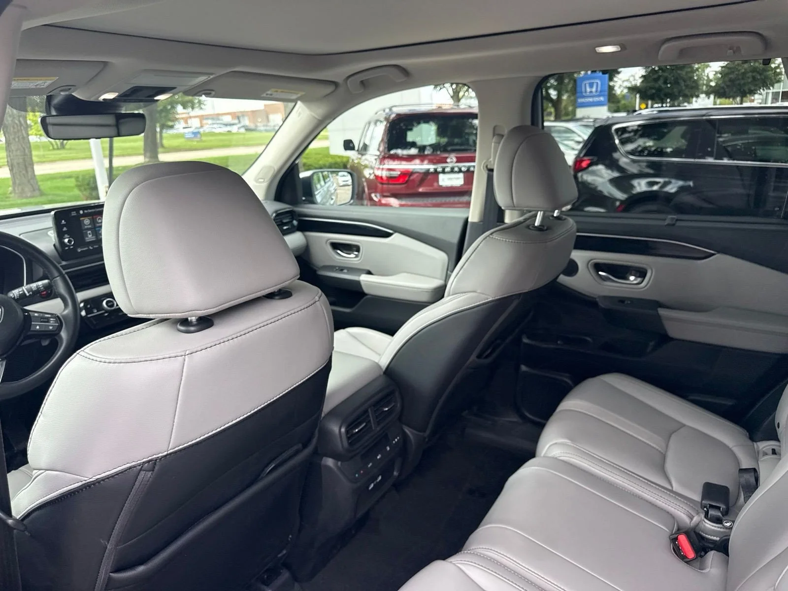 Used 2023 Lunar Silver Metallic Honda Touring image 14