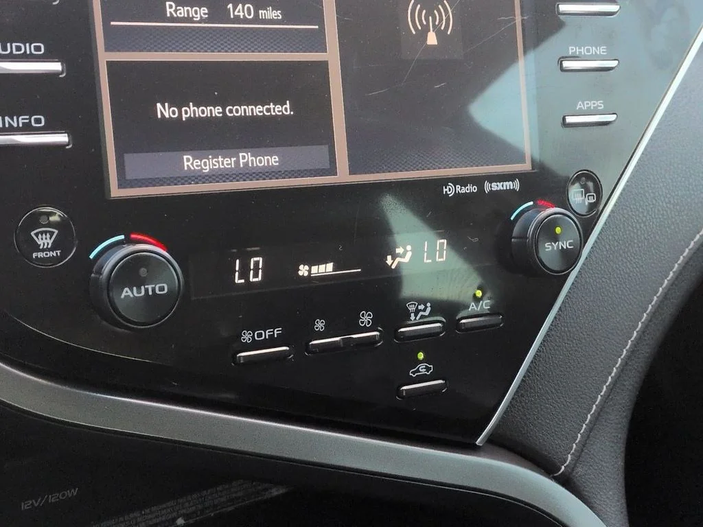 Used 2018 Aqua Toyota XSE V6 image 19