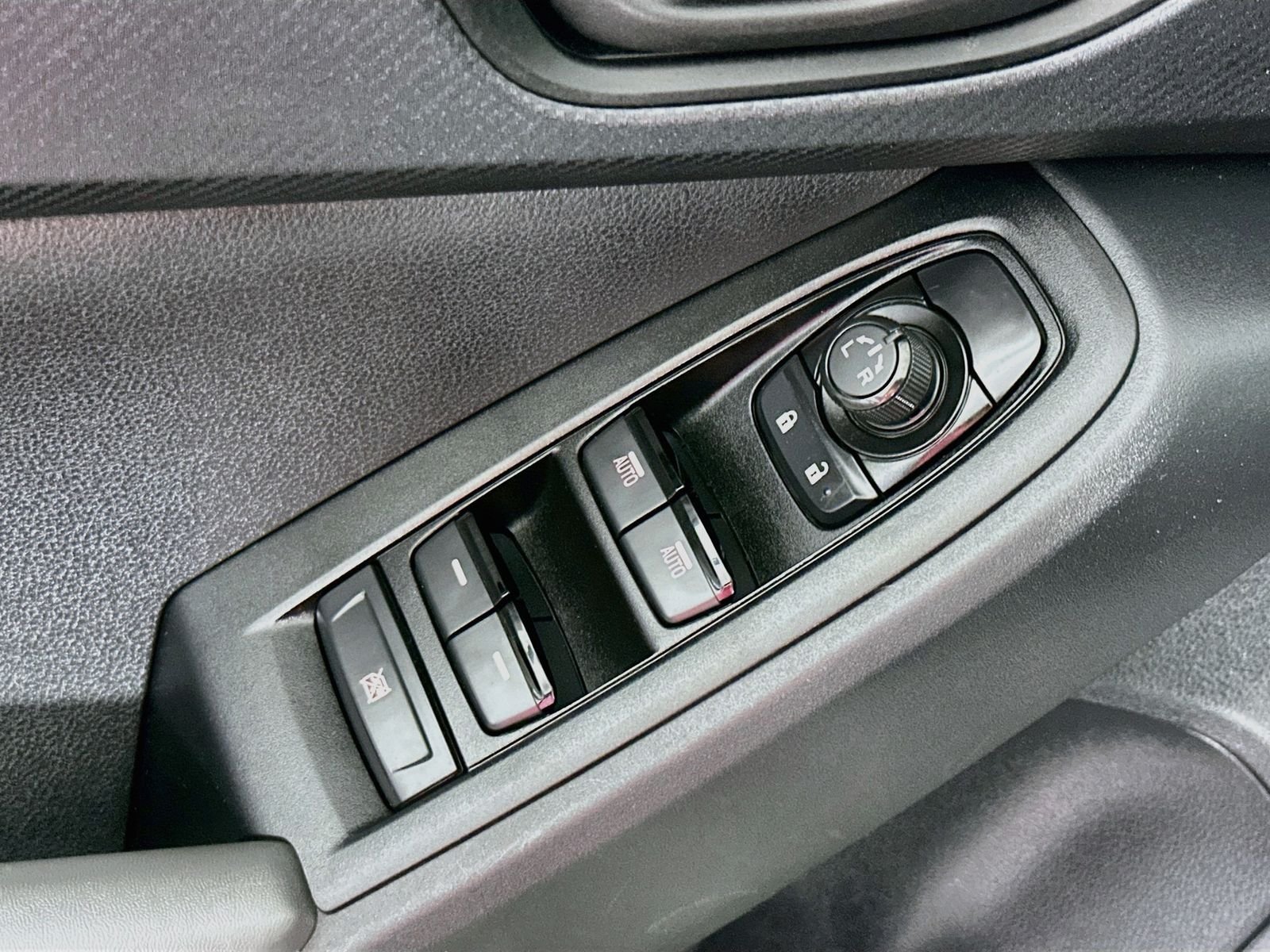 Used 2025 Ice Silver Metallic Subaru Wilderness image 18