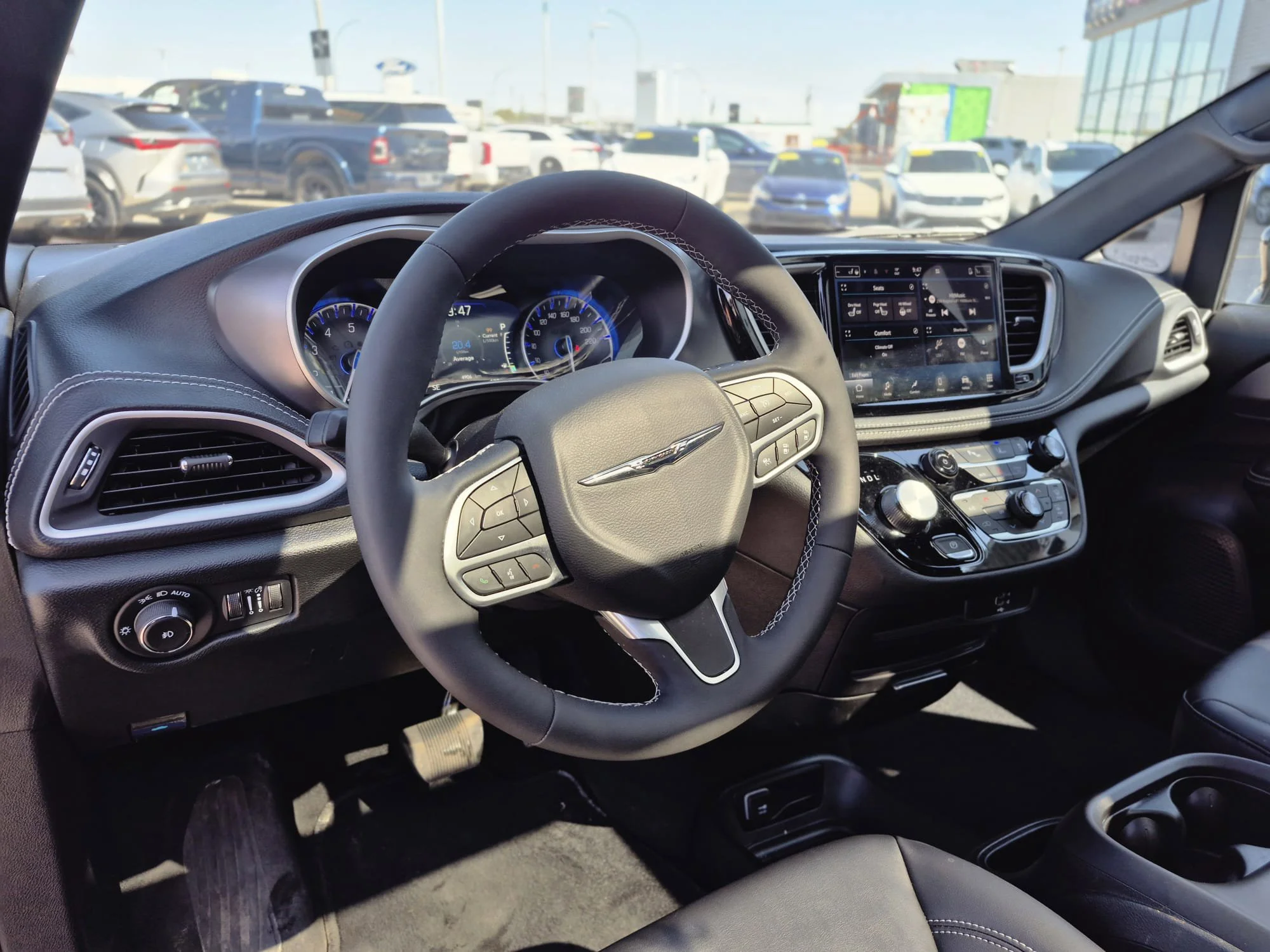 Certified Used 2026 Diamond Black Crystal Pearl Chrysler Select AWD*7 Pass | Adaptive Cruise | Remote Start | Htd Leather | Pano Roof | Htd Wheel | CarPlay image 6