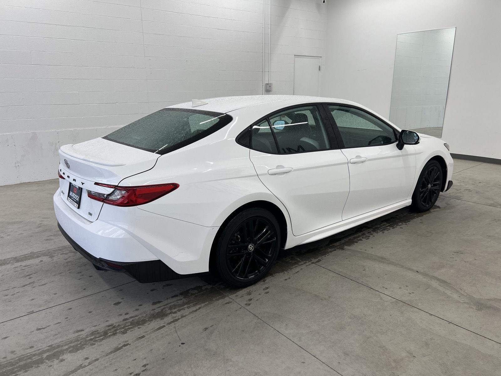 2025 Toyota Camry SE - Photo 4
