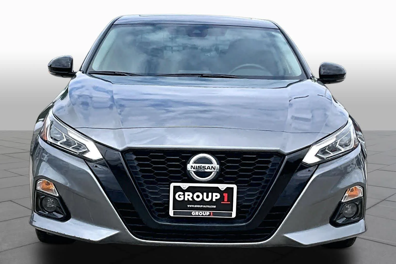 Used 2022 Gun Metallic Nissan 2.5 SR image 4