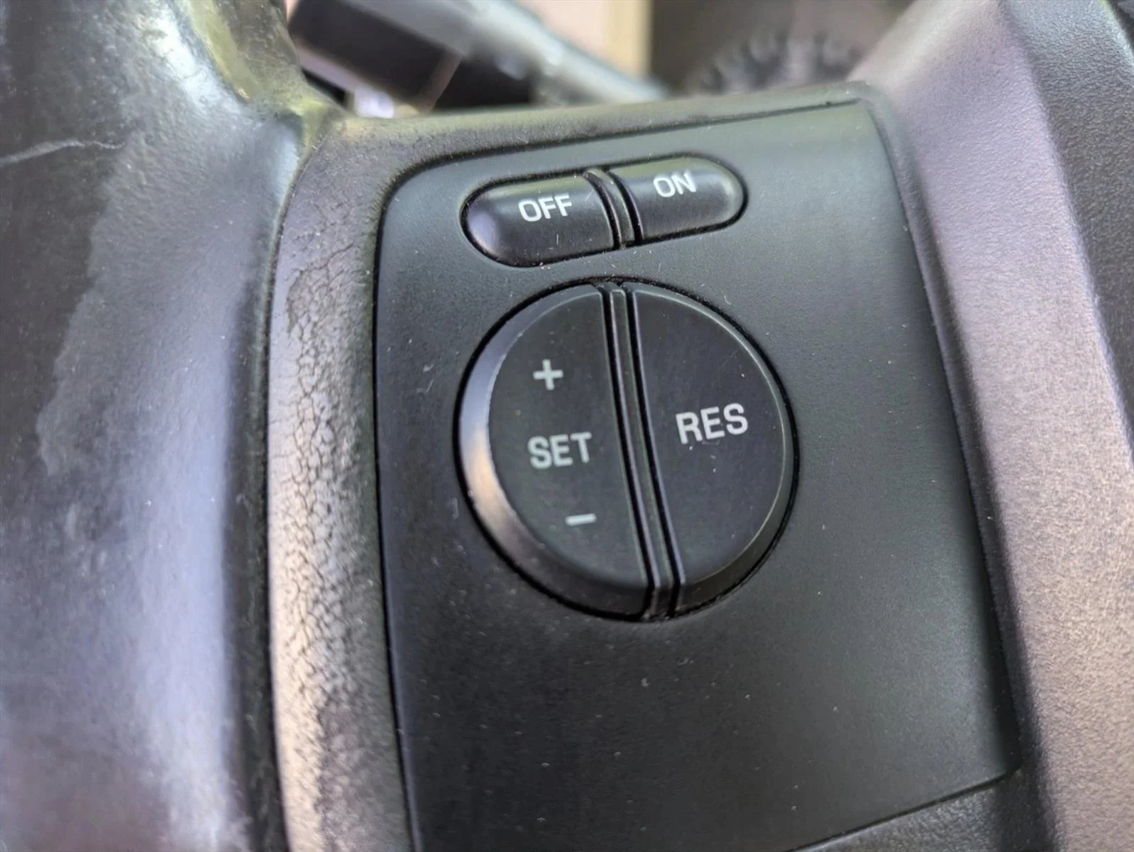 Used 2009 Black Clearcoat Ford XLT image 13