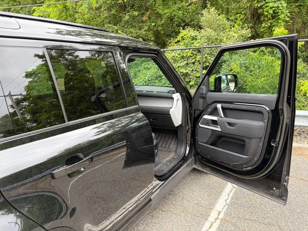 Certified Used 2023 Black Land Rover X-Dynamic SE image 14