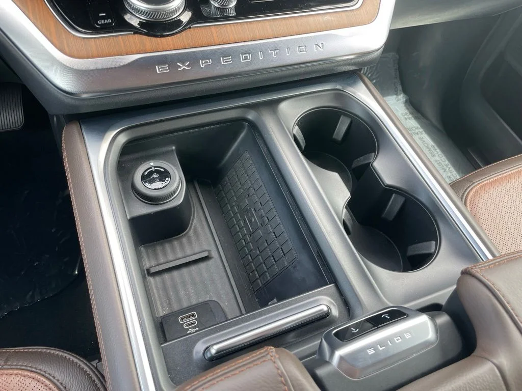 Used 2025 Black Metallic Ford King Ranch image 14