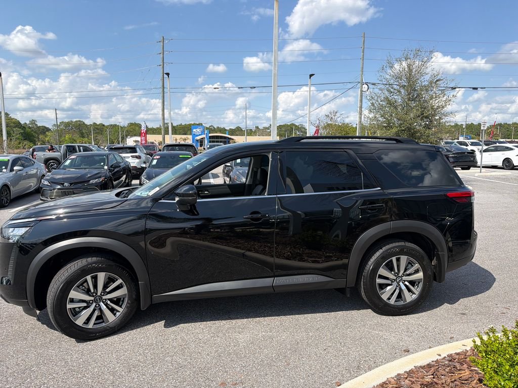 New 2026 Nissan Pathfinder SL 4D Sport Utility
