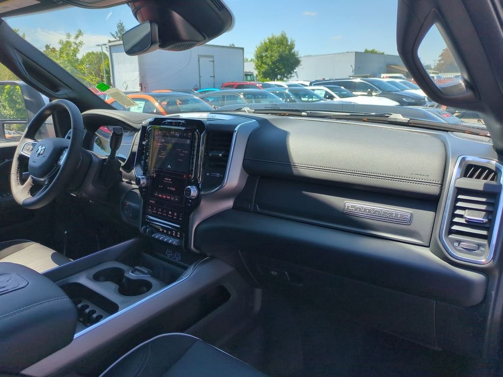 New 2026 Diamond Black Crystal Pearl-Coat Exterior Paint RAM Laramie image 17