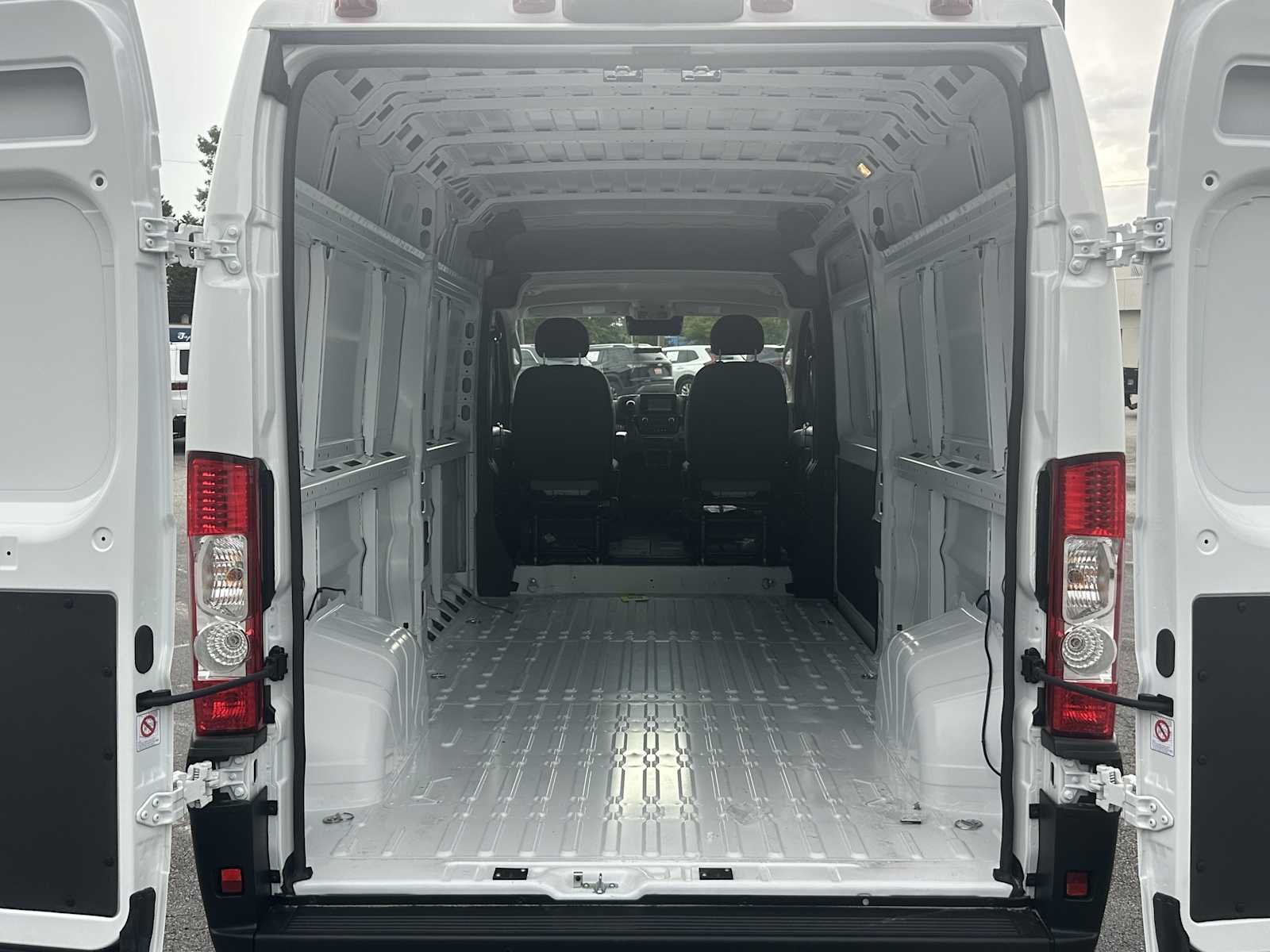 New 2026 Bright White Clear-Coat Exterior Paint RAM Tradesman image 20