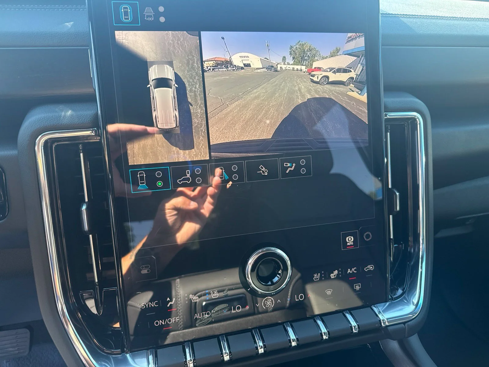 2026 GMC Yukon Denali - Photo 17